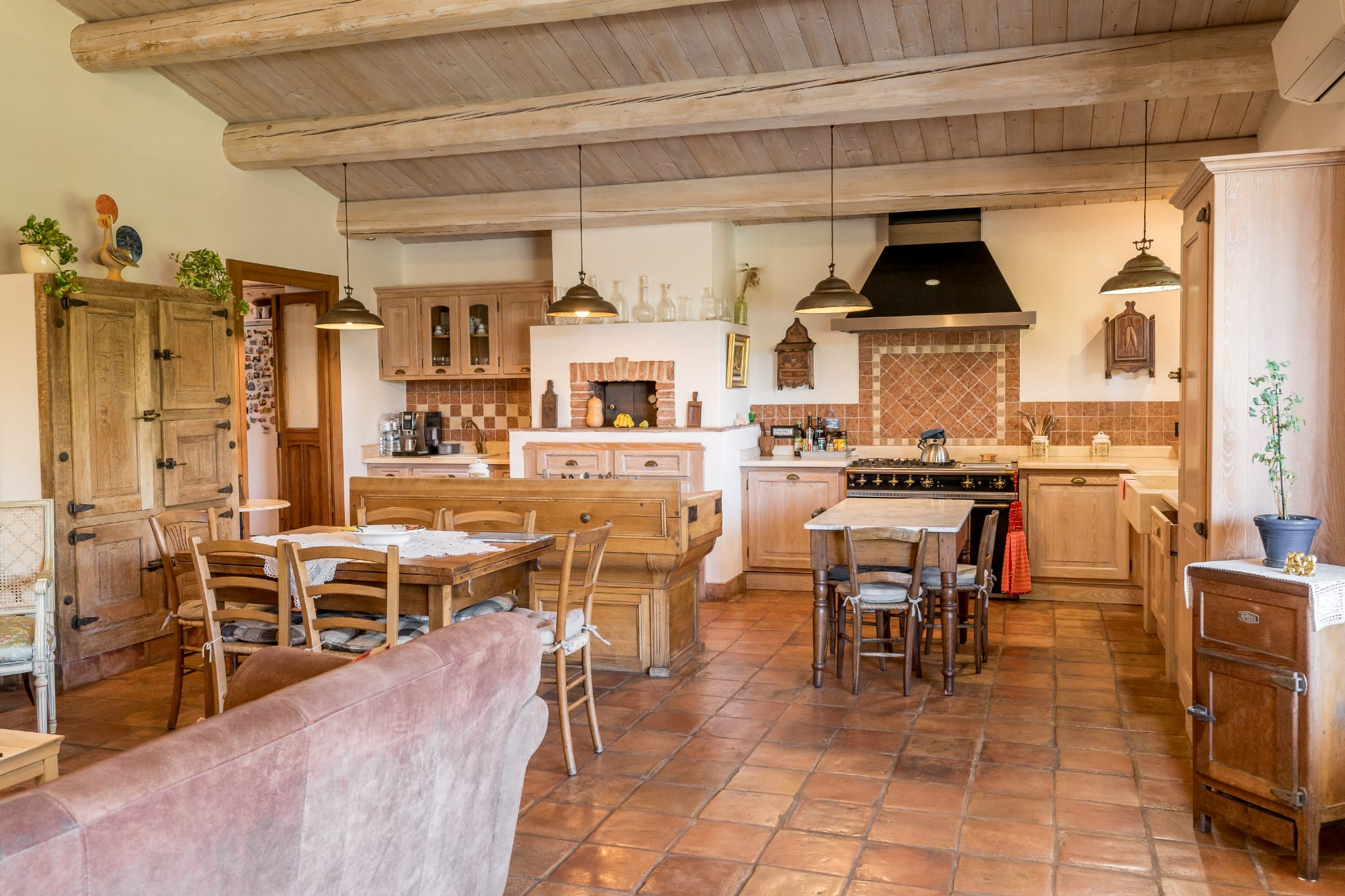 Cucina con travi a vista